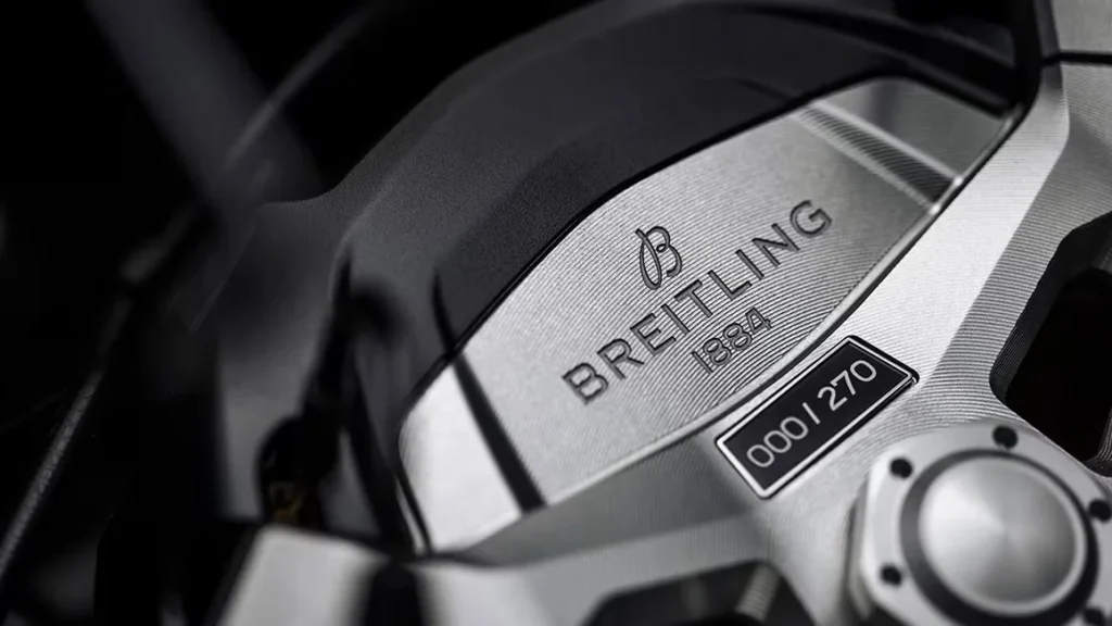 guidon triumph street triple edition breitling