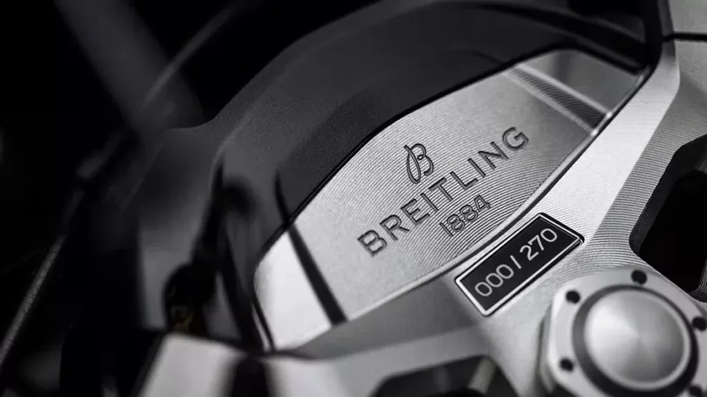 guidon triumph street triple edition breitling