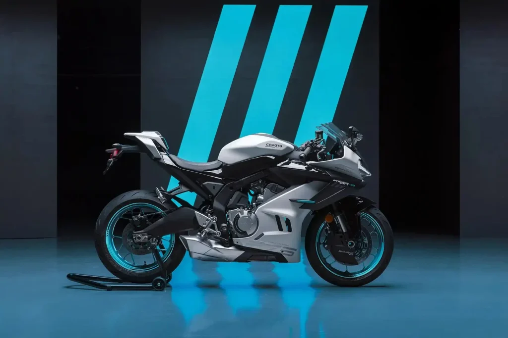 moto-de-la-marque-CFMoto
